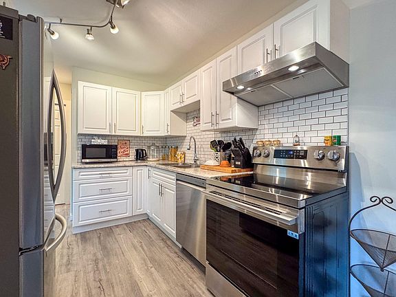 4th image of 1047 Middleton Way Unit 213