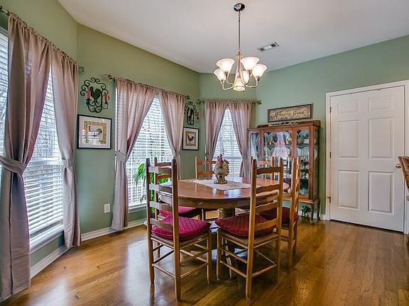 4th image of 19139 Huntington Dr