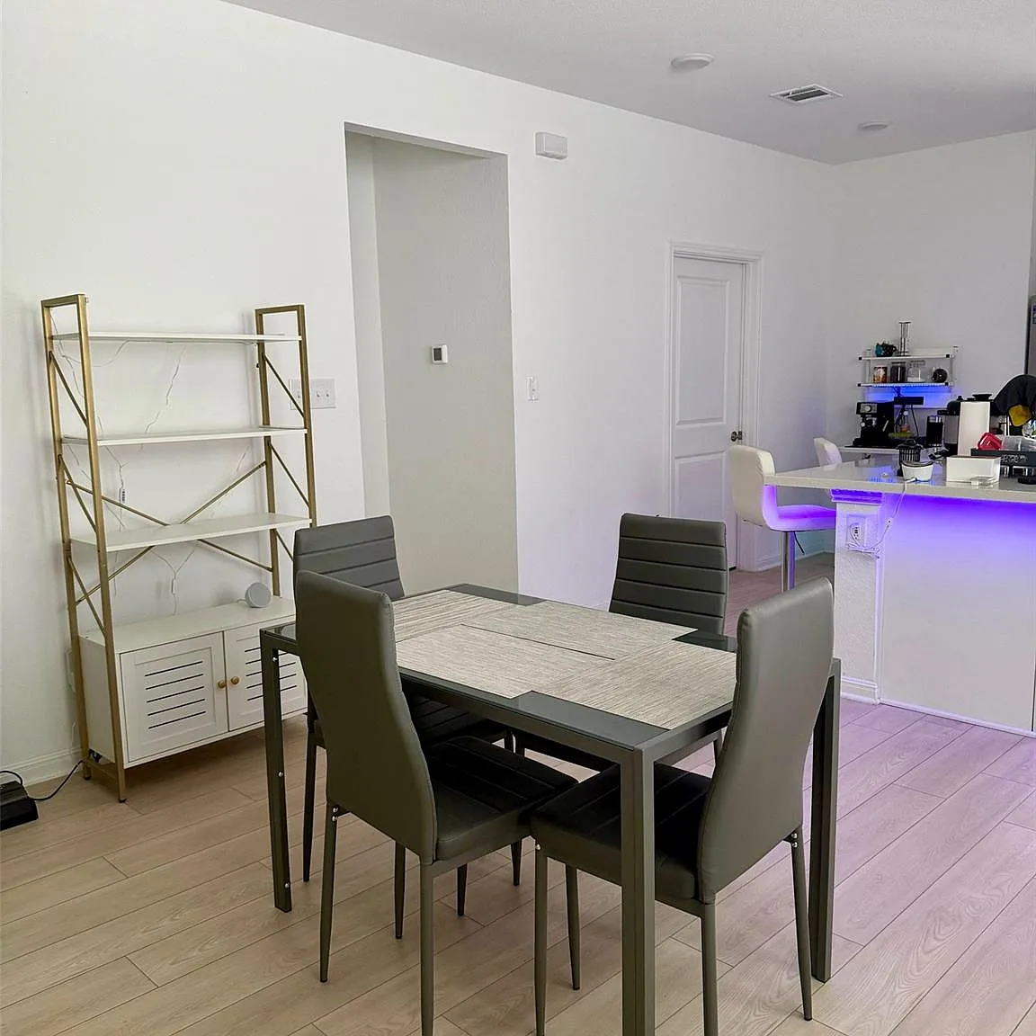 3 bed, 2.0 bath, 1435 sqft, $2,500 — Photo 3