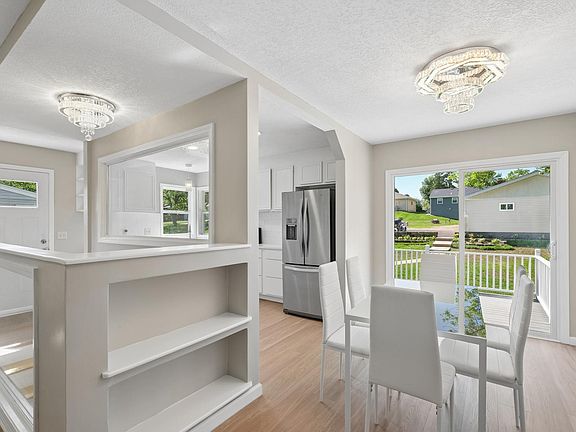 4th image of 820 7th Ave E