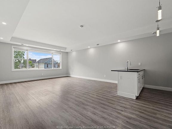 4th image of 816 Howard Ave
