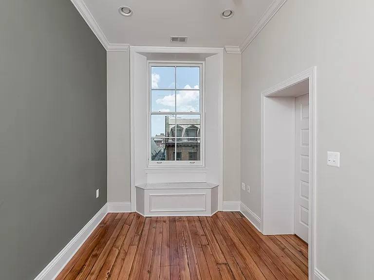 814 Cathedral St — Photo 42