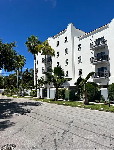 2534 SW 19th Ave #202 Photo 1