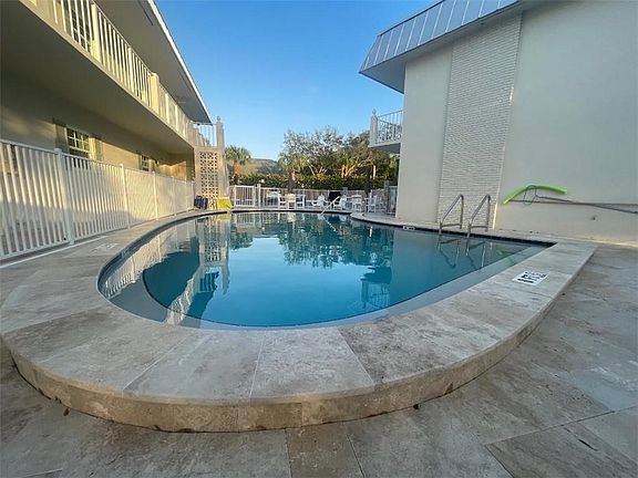 3rd image of 900 Jasmine Ln #5A