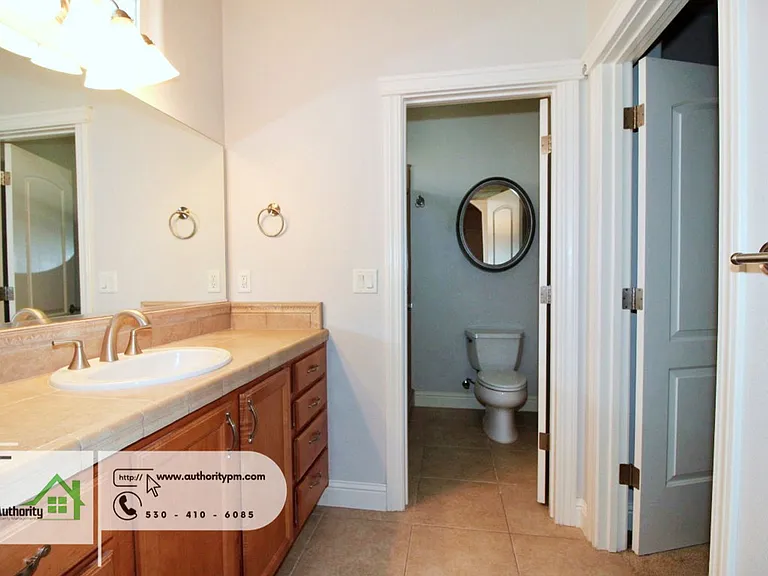 2052 Hedgerow Ave — Photo 22