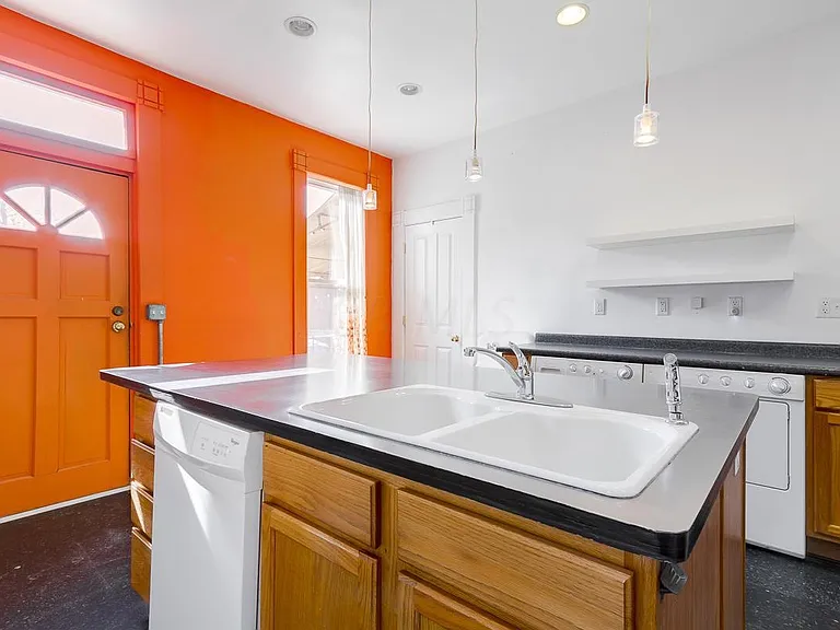 351 W 3rd Ave — Photo 22