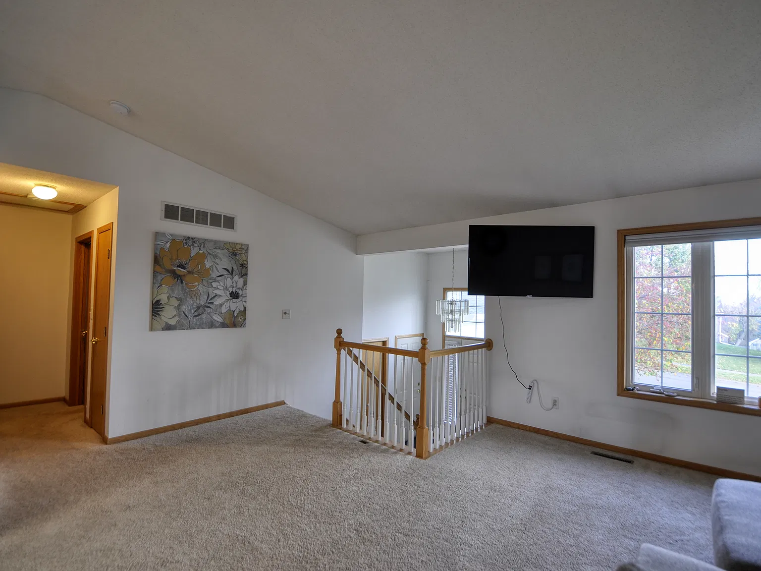 4 bed, 1957 sqft, $2,200 — Photo 3
