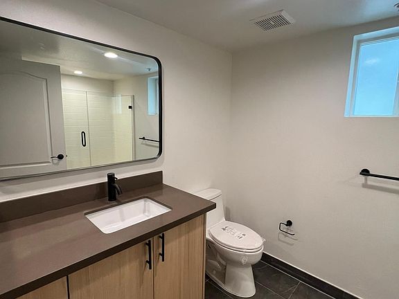 4th image of 1119 N Orange Dr #9