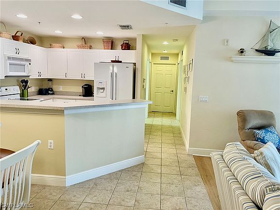 4th image of 1514 SW 50th St APT 204