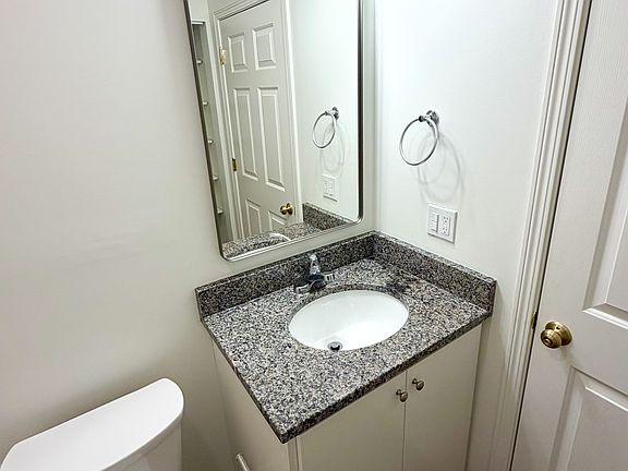 3rd image of 3225 Maplewood Ave APT L