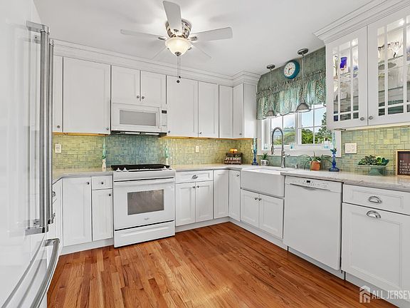 5th image of 88 Bentley Ave