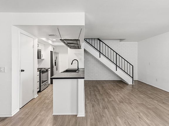 4th image of 72532 Edgehill Dr Unit 2