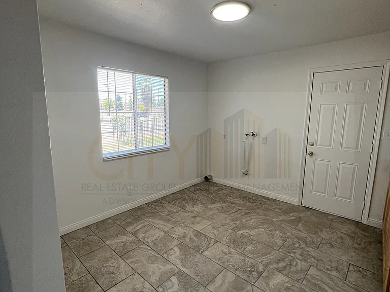 928 P St #A — Photo 4