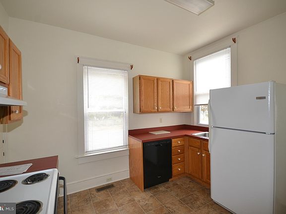 4th image of 200 S Aurora St