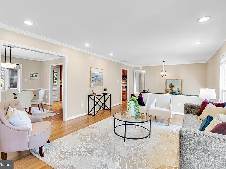 7515 Cayuga Ave — Photo 4