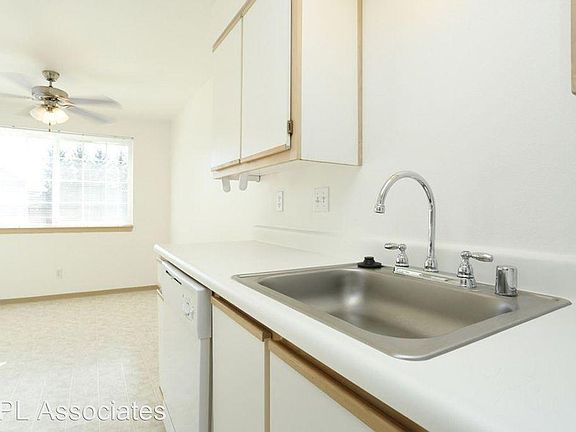 3rd image of 4798 Parkhurst Ln NE #103