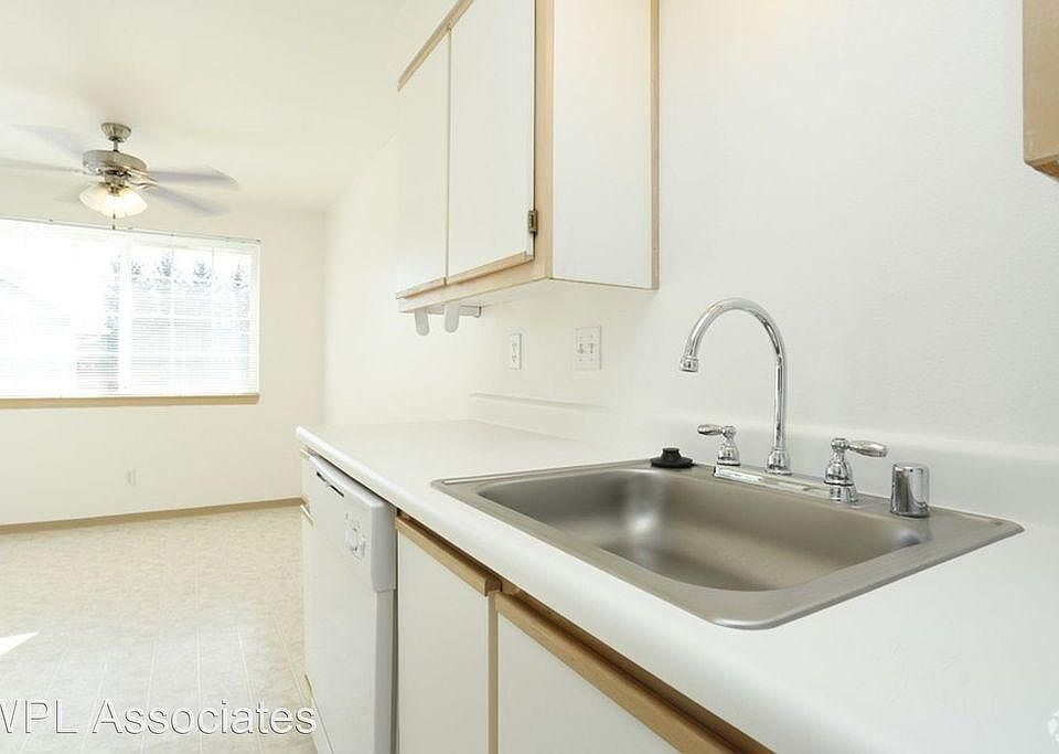 1st image of 4798 Parkhurst Ln NE #201
