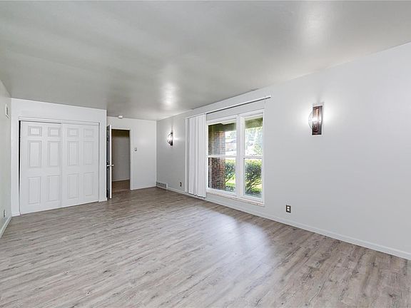 4th image of 1656 Claudine Dr