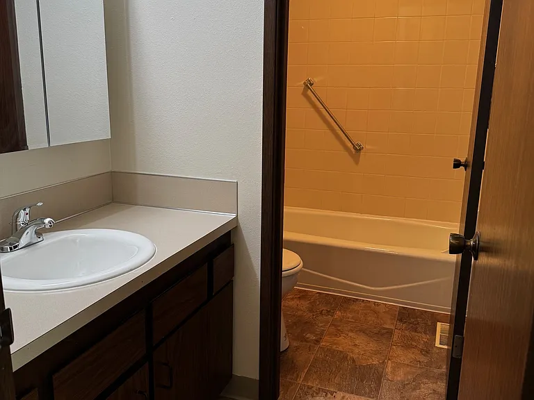 Chestnut Place Apartments — Photo 35