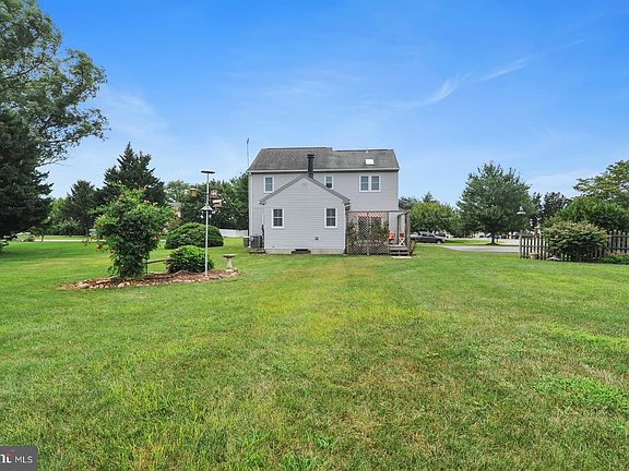 4th image of 401 Dogwood Ln