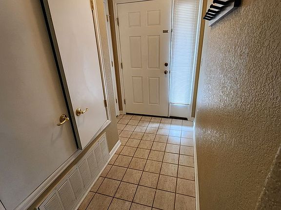 5th image of 3540 Boulder Cir Unit 202