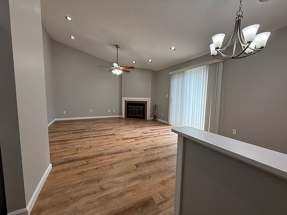 4th image of 1686 E Swan Cir