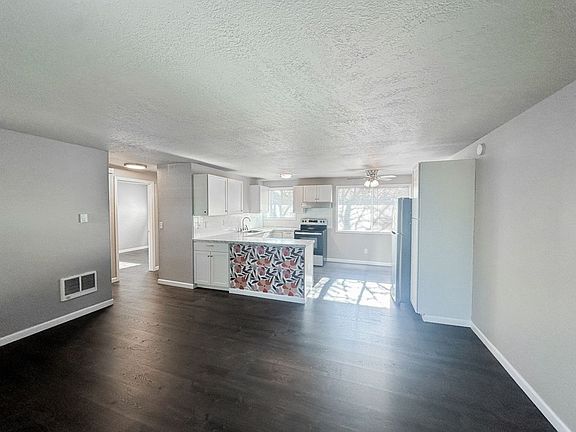 3rd image of 180 Garland Way N APT 10