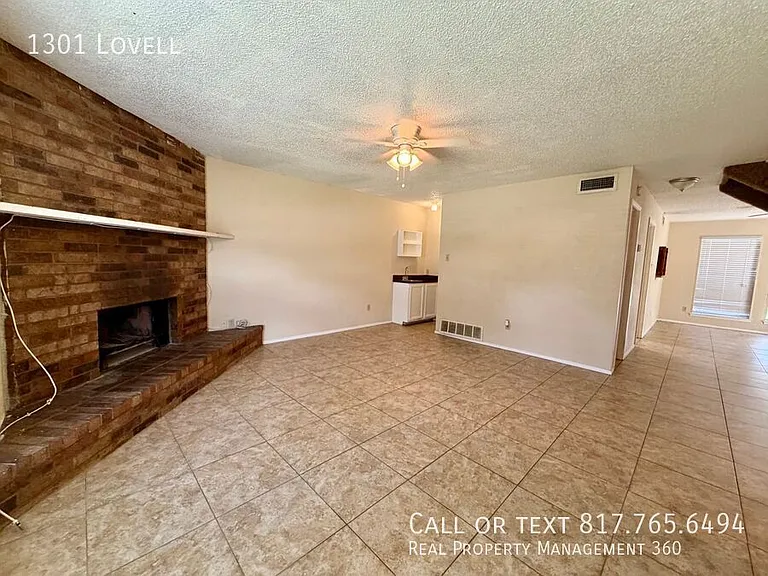 1301 Lovell Dr — Photo 3