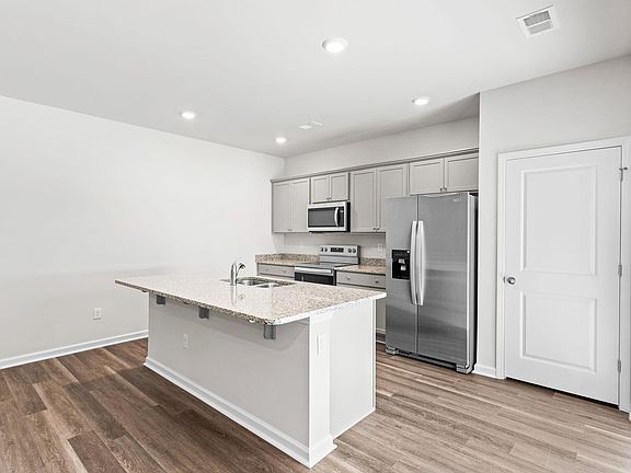 4th image of 338 Ridley St