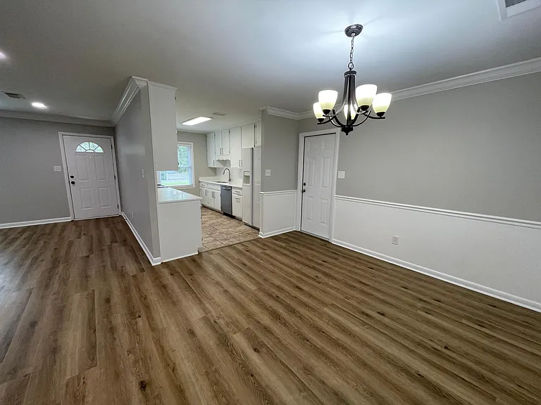 2113 Wimbledon Dr — Photo 4