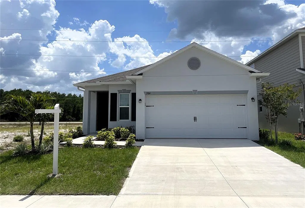 3 bed, 2.0 bath, 1492 sqft, $2,350 — Photo 2