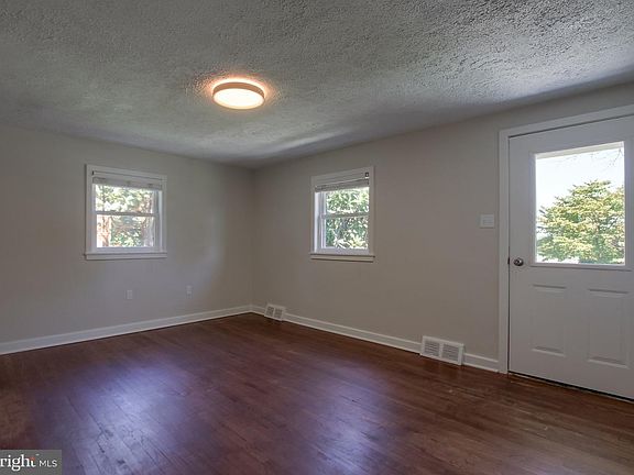 5th image of 414 Hillside Rd