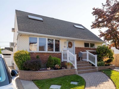72 Chestnut Street, Hicksville, NY, 11801