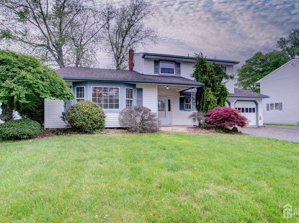 1487 Columbia Dr, North Brunswick, NJ 08902
