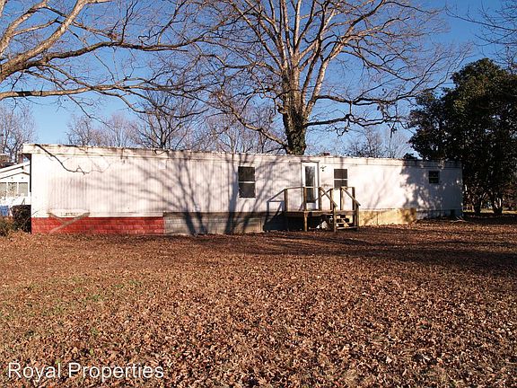 2nd image of 484 Lytton St