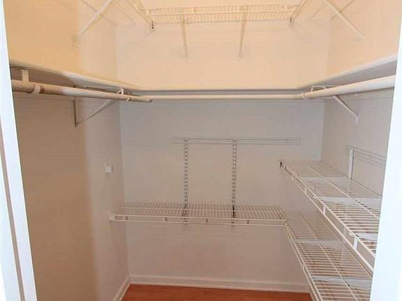 walkin closet 1