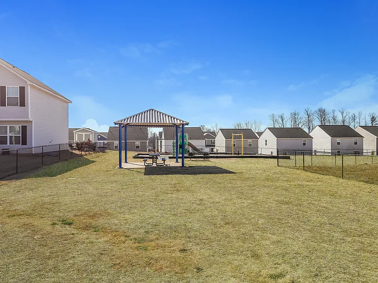 2139 Southlea Dr — Photo 15