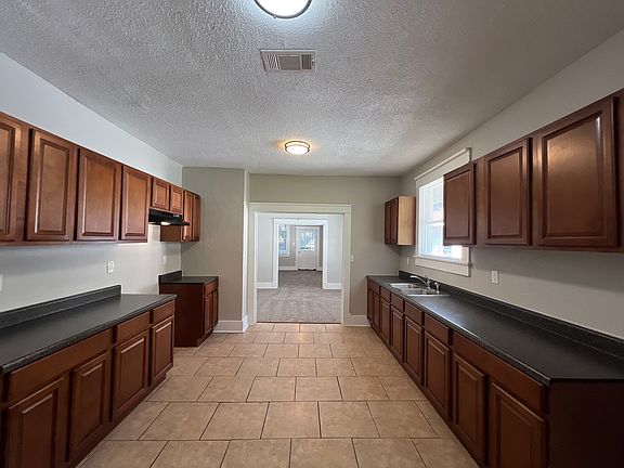 4th image of 1654 Netherwood Ave