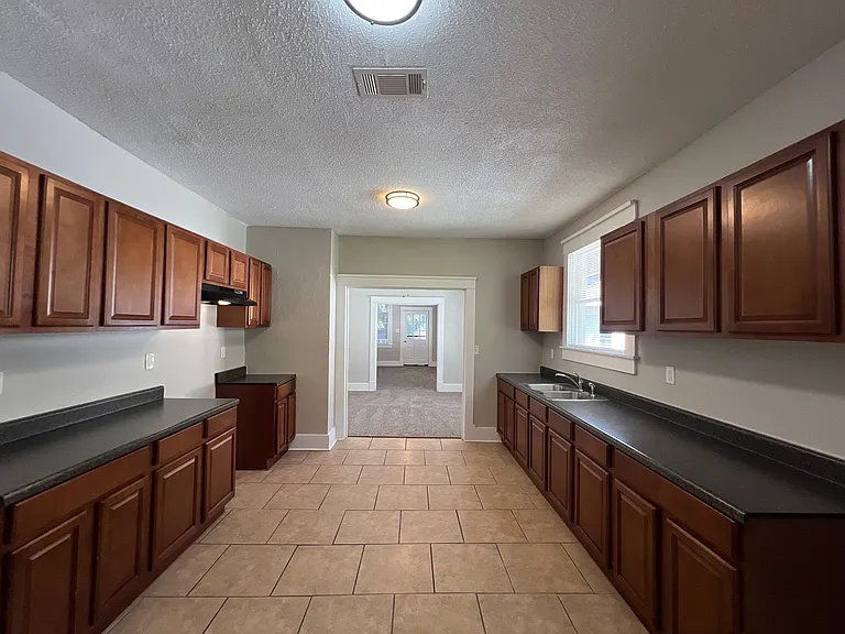 1654 Netherwood Ave — Photo 7