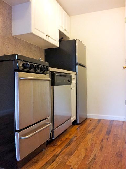 2nd image of 204 E 6th St