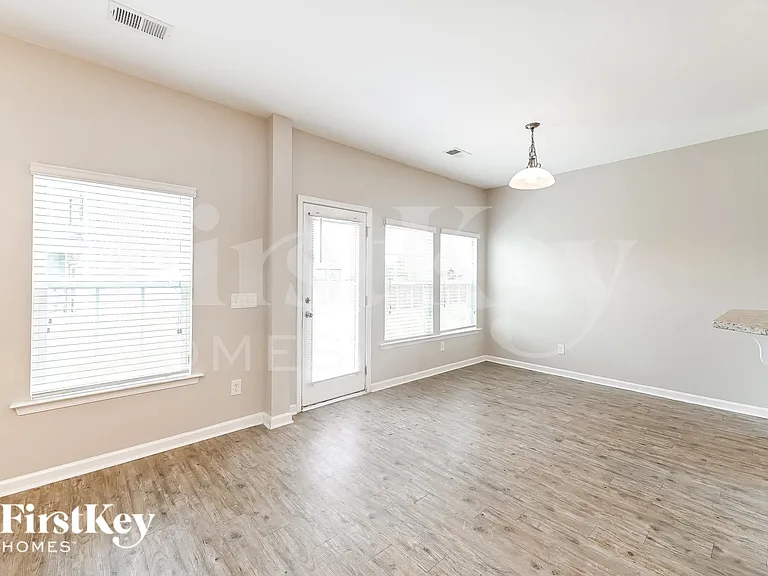 201 Firewheel Ct — Photo 6