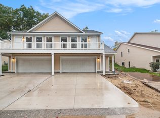 17555 Beechwood Ln, Spring Lake, MI 49456