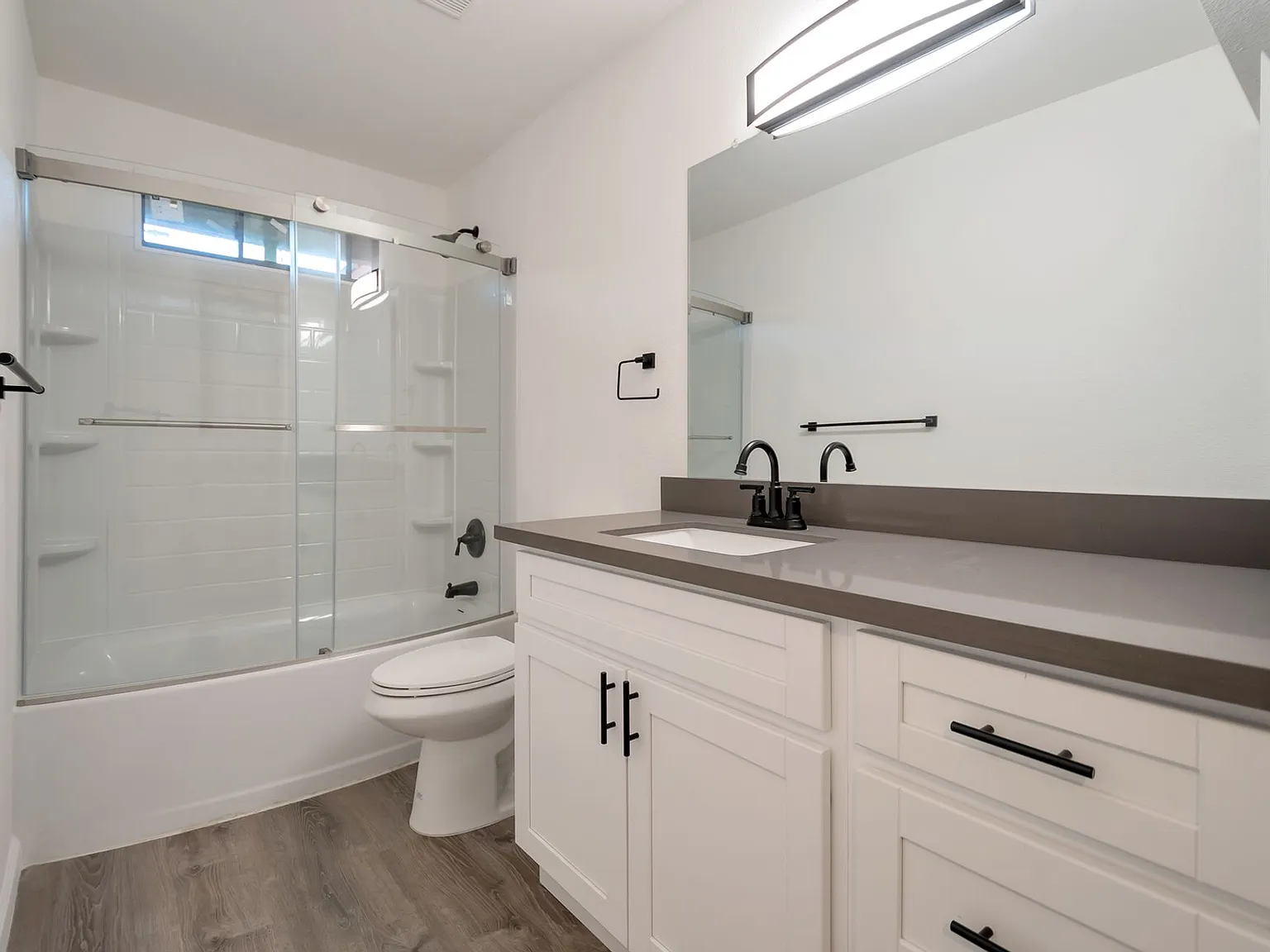2 bedroom 1 bath in Boutique property! — Photo 4