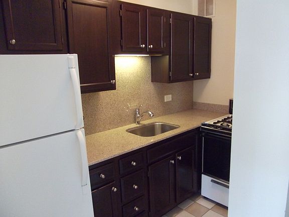 2nd image of 1 E Scott St APT 1105