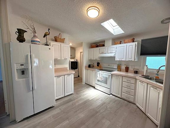 5th image of 1114 Caine St