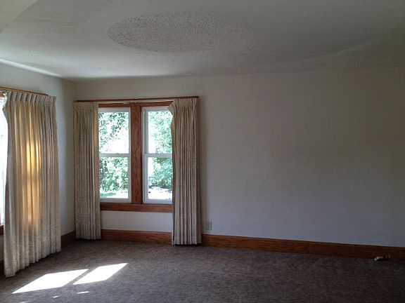 4th image of 224 Elmwood Dr