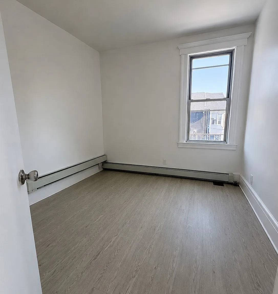 5 bed, $4,000 — Photo 4