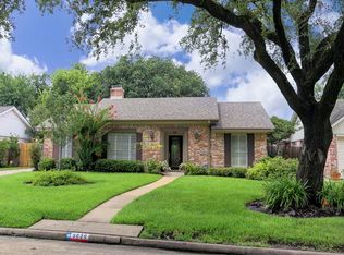 9626 Lawngate Dr, Houston, TX 77080
