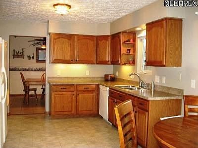 4th image of 627 Oakdale Cir