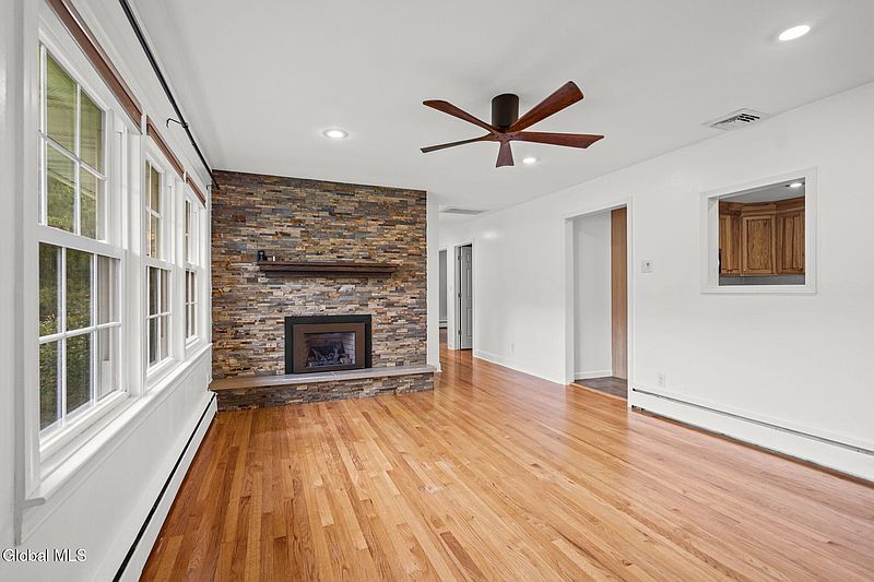 4th image of 21 Hoefer Street